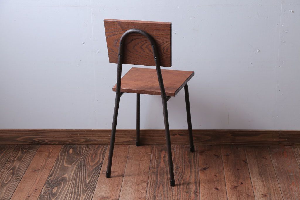 アンティーク家具　アンティーク　オーク材製!小振りなアイアンレッグチェア(1)