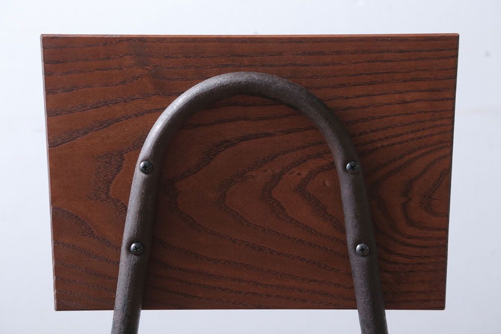 アンティーク家具　アンティーク　オーク材製!小振りなアイアンレッグチェア(1)