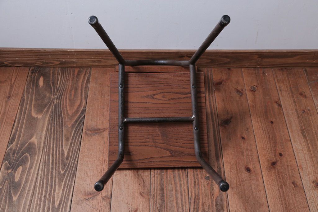 アンティーク家具　アンティーク　オーク材製!小振りなアイアンレッグチェア(1)
