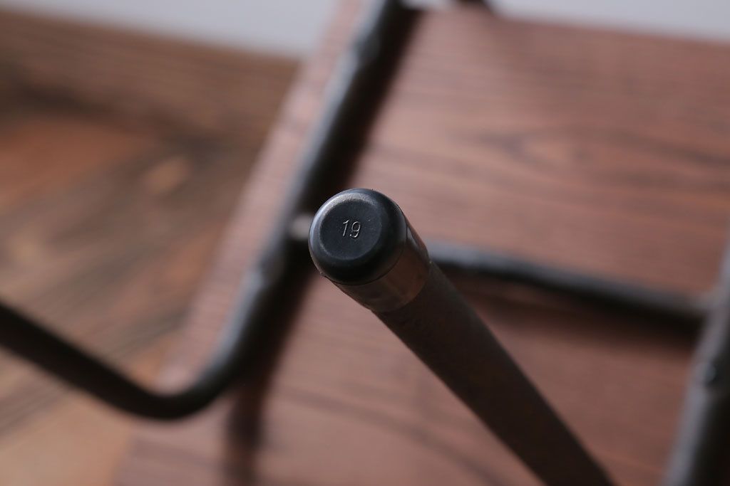 アンティーク家具　アンティーク　オーク材製!小振りなアイアンレッグチェア(1)