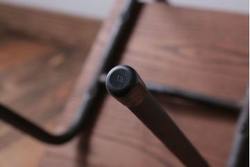 アンティーク家具　アンティーク　オーク材製!小振りなアイアンレッグチェア(1)