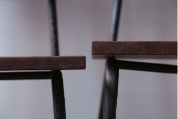 アンティーク家具　和製アンティーク　小振りなアイアンレッグチェア2脚セット(2)