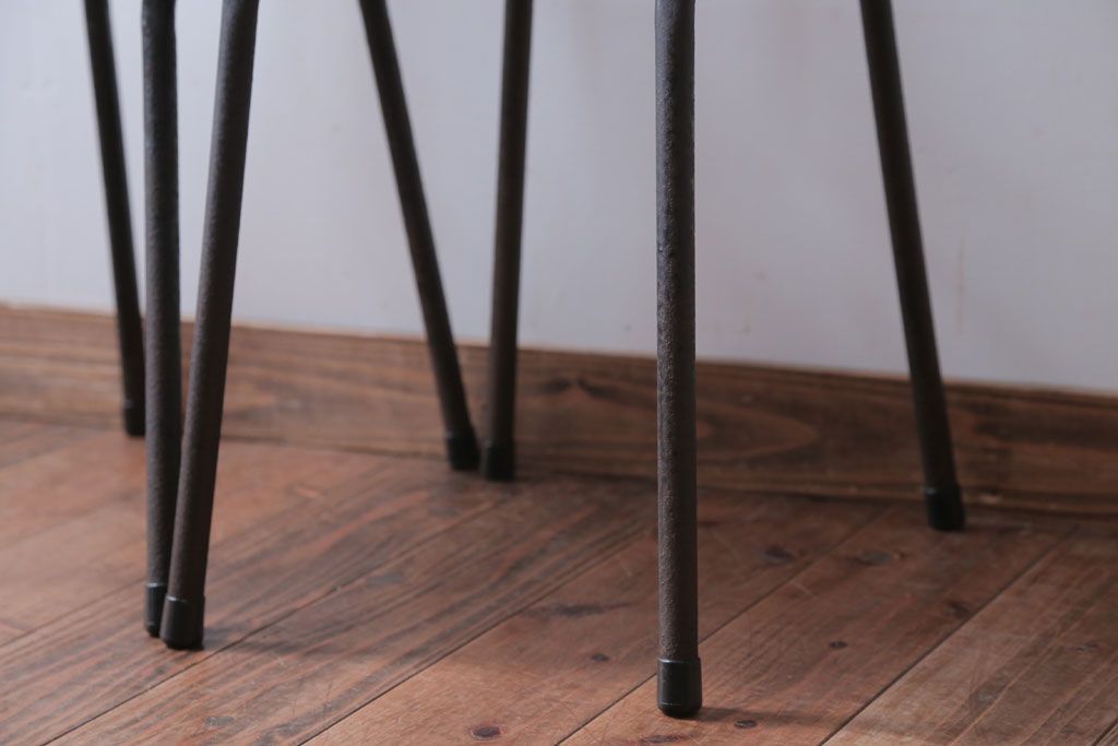 アンティーク家具　和製アンティーク　小振りなアイアンレッグチェア2脚セット(2)