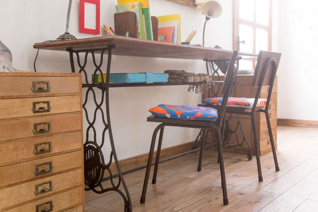 アンティーク家具　和製アンティーク　小振りなアイアンレッグチェア2脚セット(1)