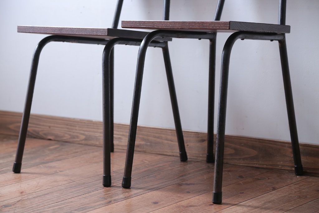 アンティーク家具　和製アンティーク　小振りなアイアンレッグチェア2脚セット(1)