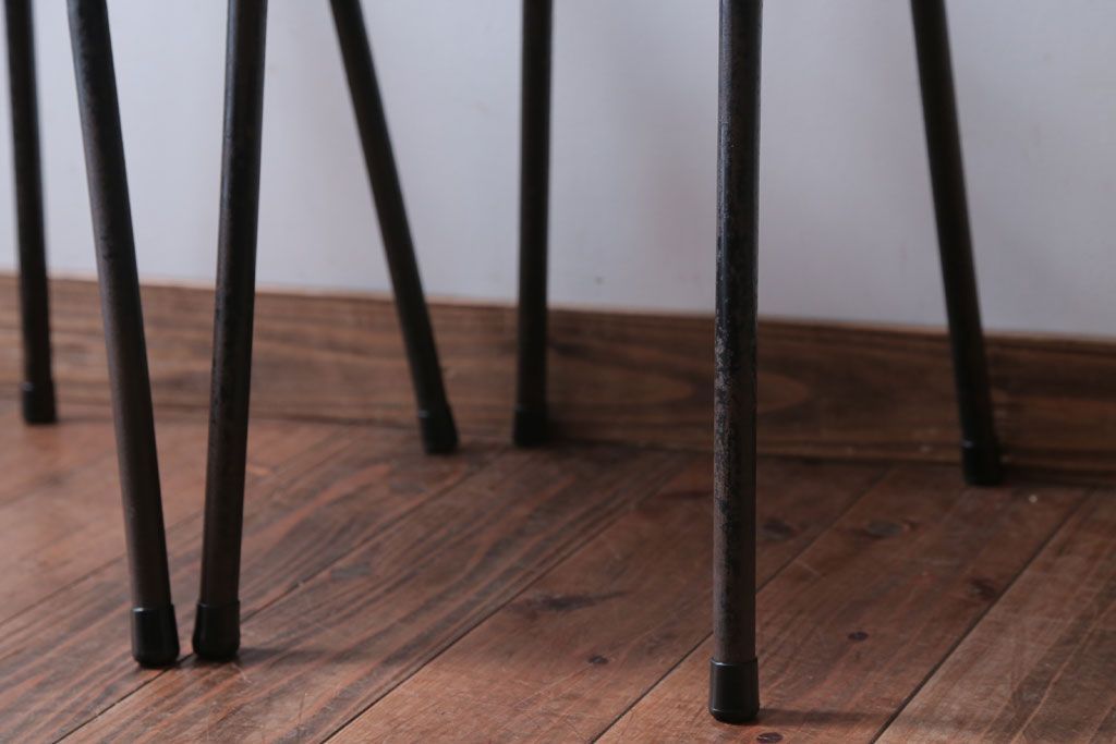 アンティーク家具　和製アンティーク　小振りなアイアンレッグチェア2脚セット(1)