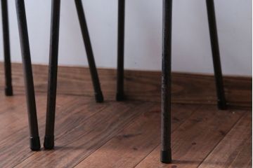 アンティーク家具　和製アンティーク　小振りなアイアンレッグチェア2脚セット(1)
