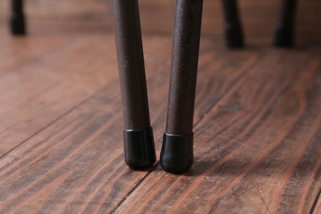 アンティーク家具　和製アンティーク　小振りなアイアンレッグチェア2脚セット(1)