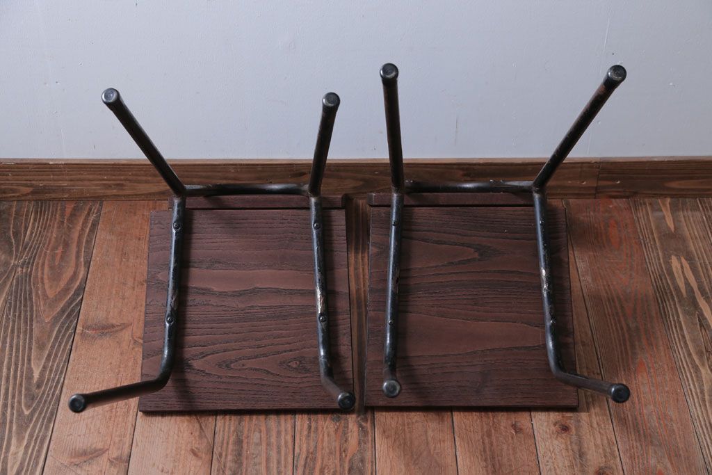 アンティーク家具　和製アンティーク　小振りなアイアンレッグチェア2脚セット(1)