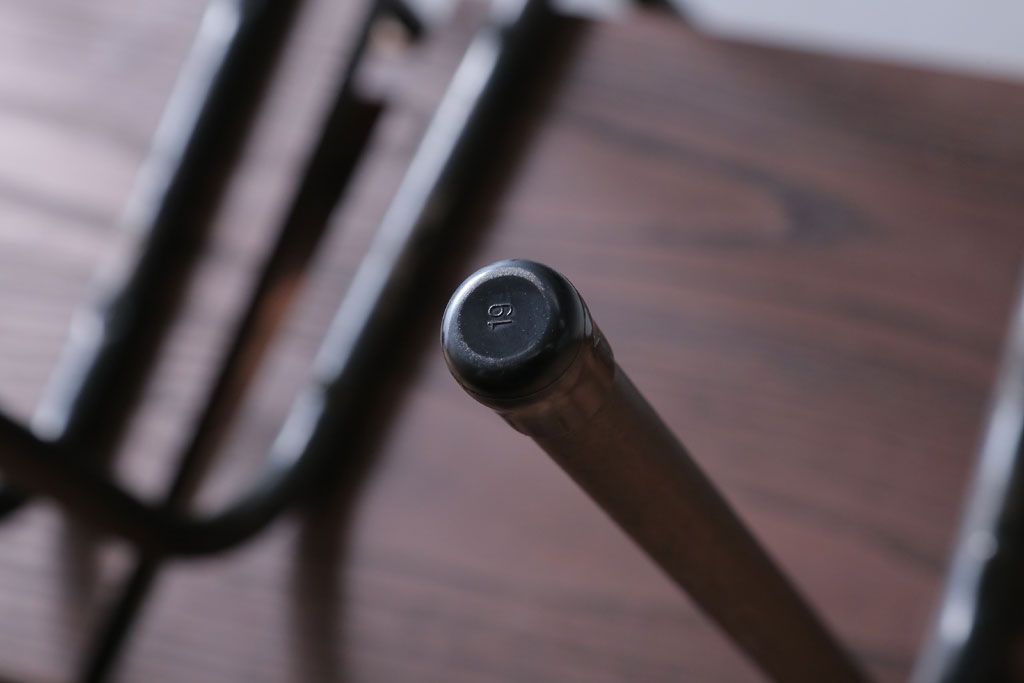 アンティーク家具　和製アンティーク　小振りなアイアンレッグチェア2脚セット(1)