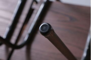 アンティーク家具　和製アンティーク　小振りなアイアンレッグチェア2脚セット(1)