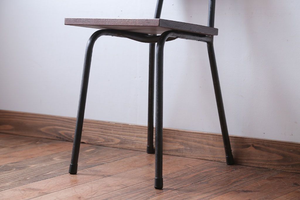 アンティーク家具　アンティーク　オーク材製!小振りなアイアンレッグチェア(2)