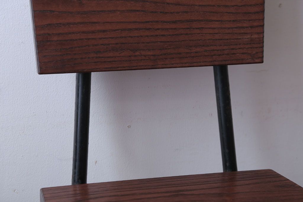 アンティーク家具　アンティーク　オーク材製!小振りなアイアンレッグチェア(2)