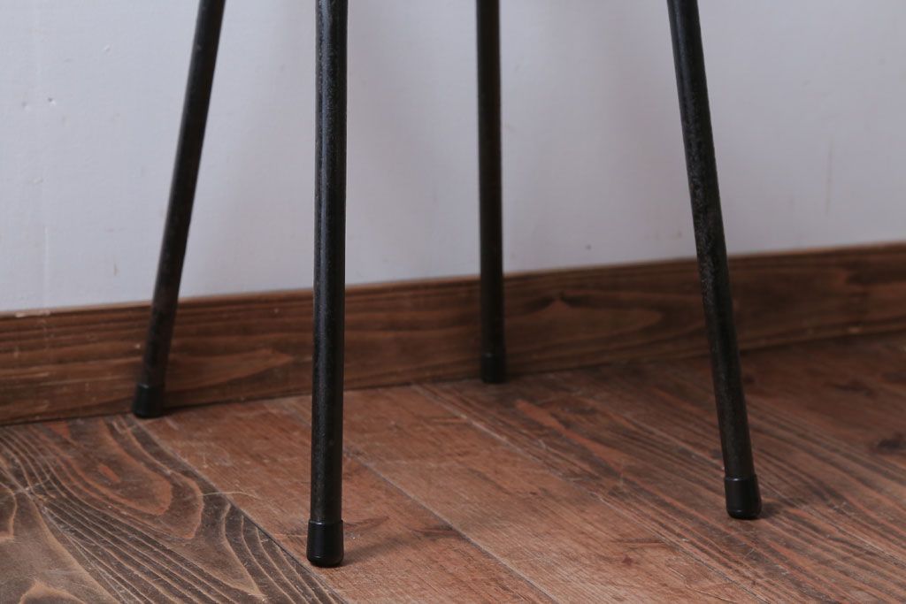 アンティーク家具　アンティーク　オーク材製!小振りなアイアンレッグチェア(2)