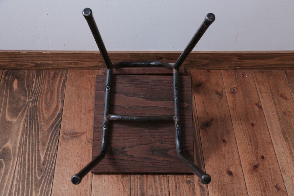 アンティーク家具　アンティーク　オーク材製!小振りなアイアンレッグチェア(2)