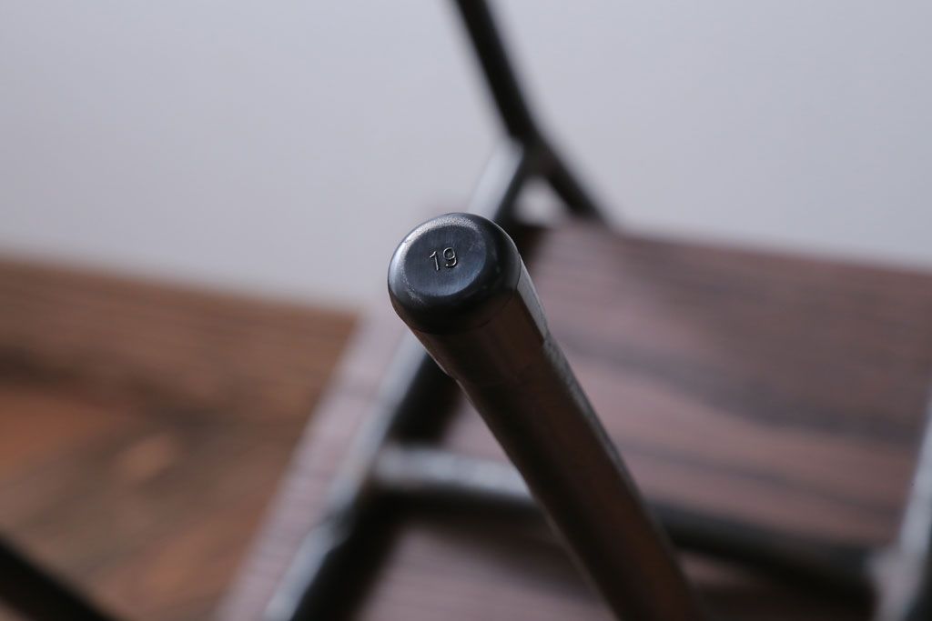 アンティーク家具　アンティーク　オーク材製!小振りなアイアンレッグチェア(2)