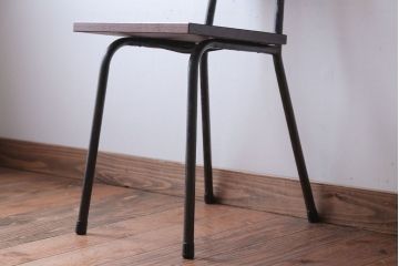 アンティーク家具　アンティーク　オーク材製!小振りなアイアンレッグチェア(3)