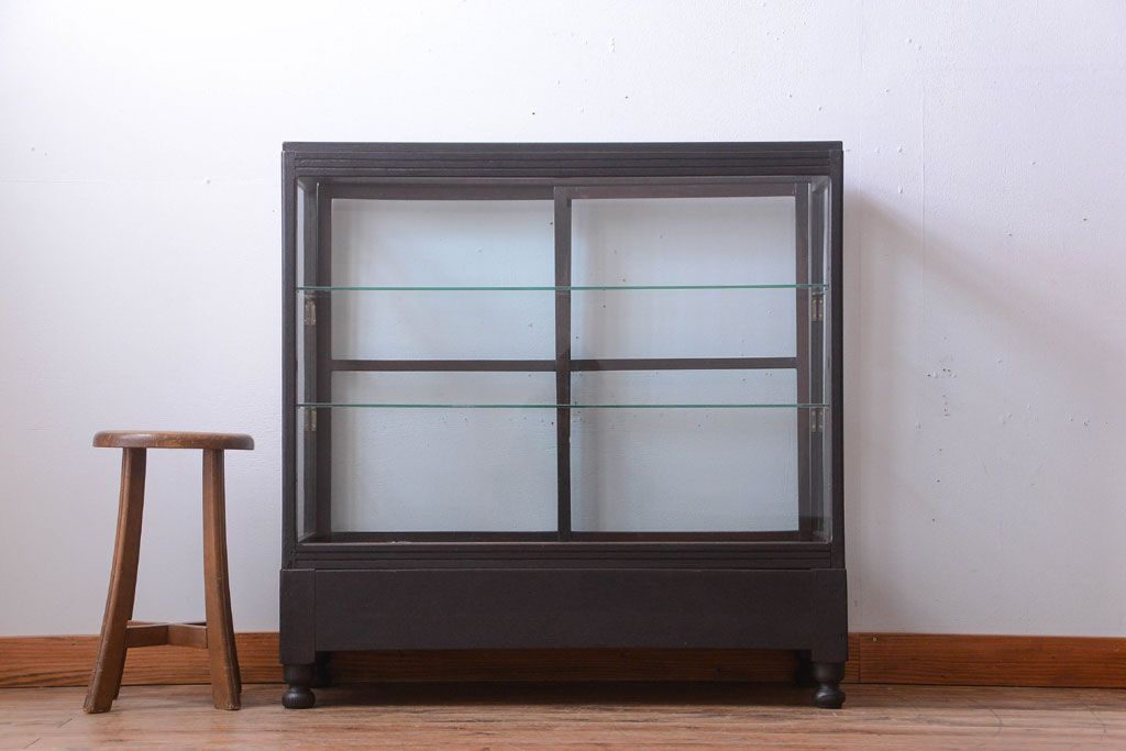 アンティーク家具　大正ロマン　古いナラ材の脚付きガラスケース