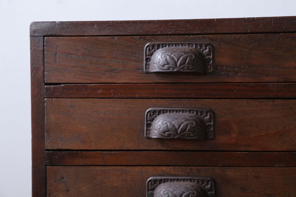 アンティーク家具　和製アンティーク　古い木の10杯小引き出し