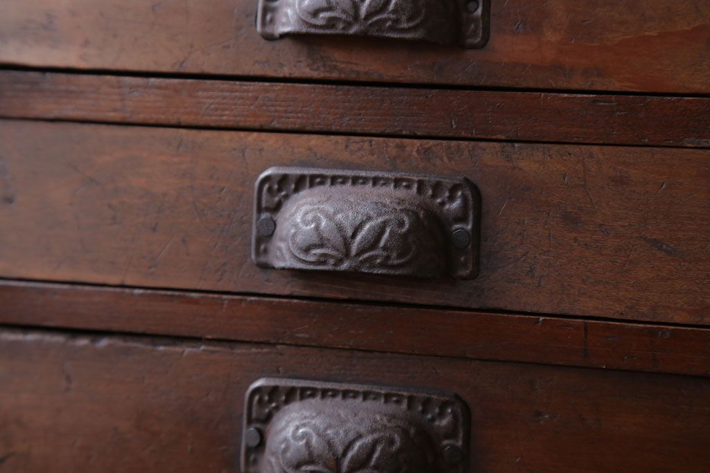 アンティーク家具　和製アンティーク　古い木の10杯小引き出し