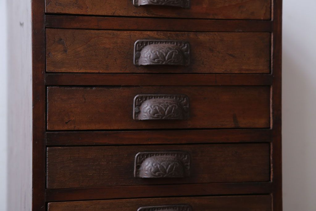 アンティーク家具　和製アンティーク　古い木の10杯小引き出し