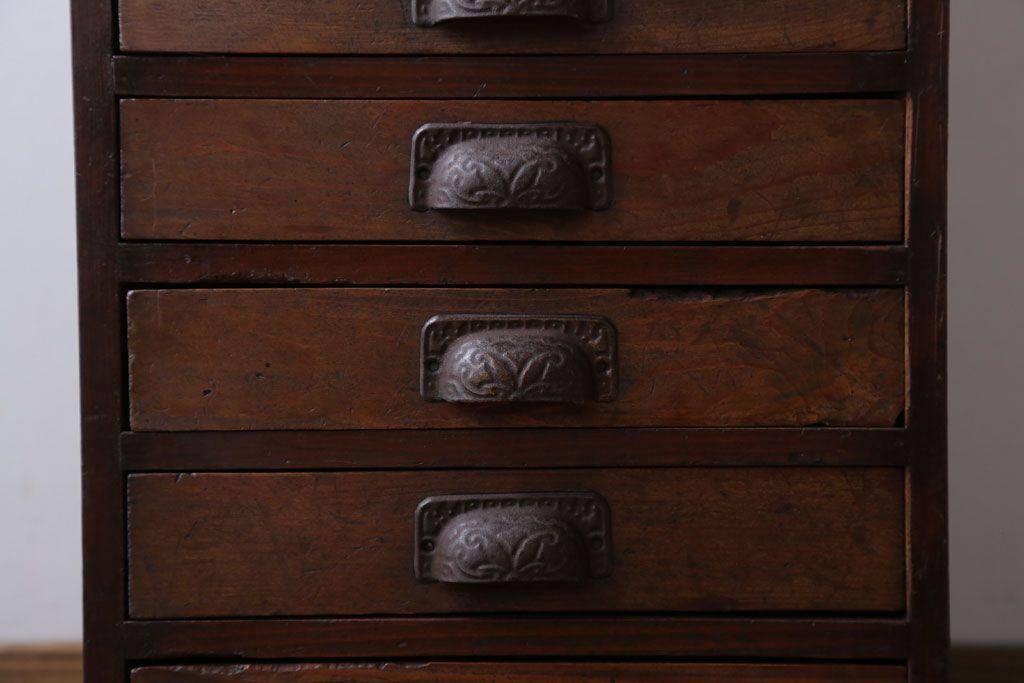 アンティーク家具　和製アンティーク　古い木の10杯小引き出し