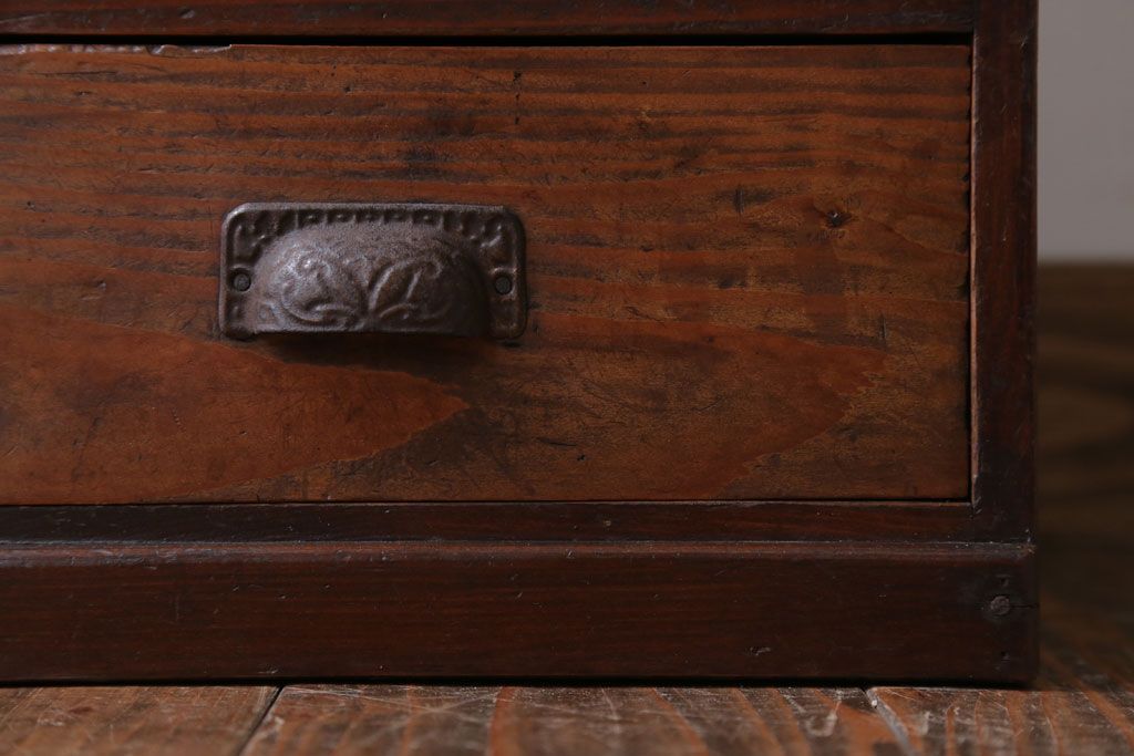 アンティーク家具　和製アンティーク　古い木の10杯小引き出し