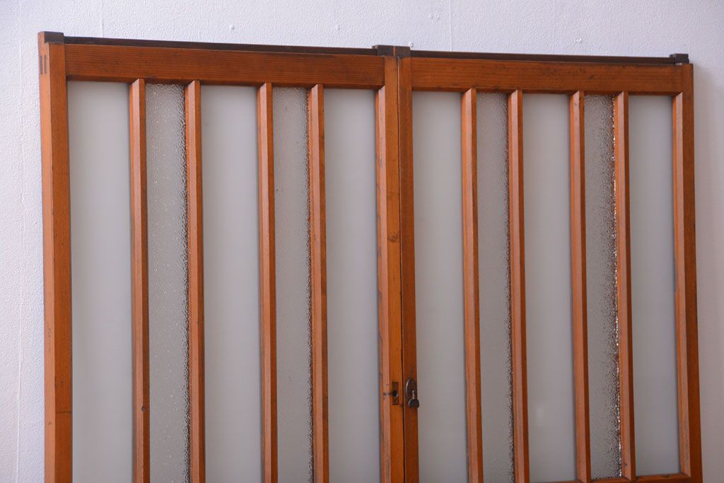 和製アンティーク　レトロなガラス入り引き戸2枚セット(窓)