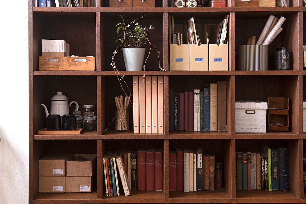 レトロ家具　昭和レトロ　特大サイズ!古い木製のアンティークマス目棚