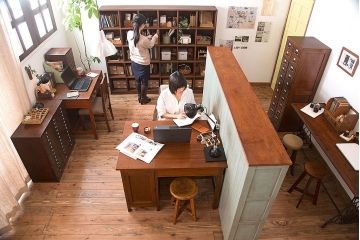 レトロ家具　昭和レトロ　特大サイズ!古い木製のアンティークマス目棚