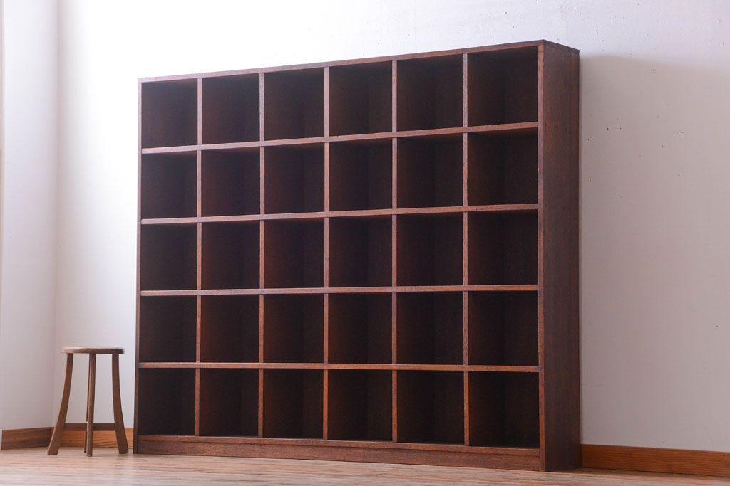 レトロ家具　昭和レトロ　特大サイズ!古い木製のアンティークマス目棚