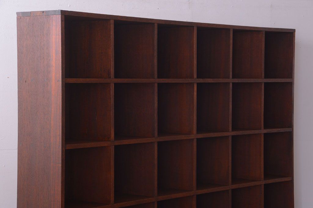 レトロ家具　昭和レトロ　特大サイズ!古い木製のアンティークマス目棚