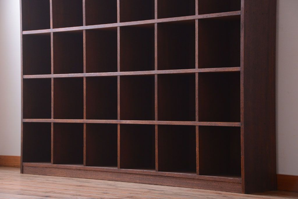 レトロ家具　昭和レトロ　特大サイズ!古い木製のアンティークマス目棚