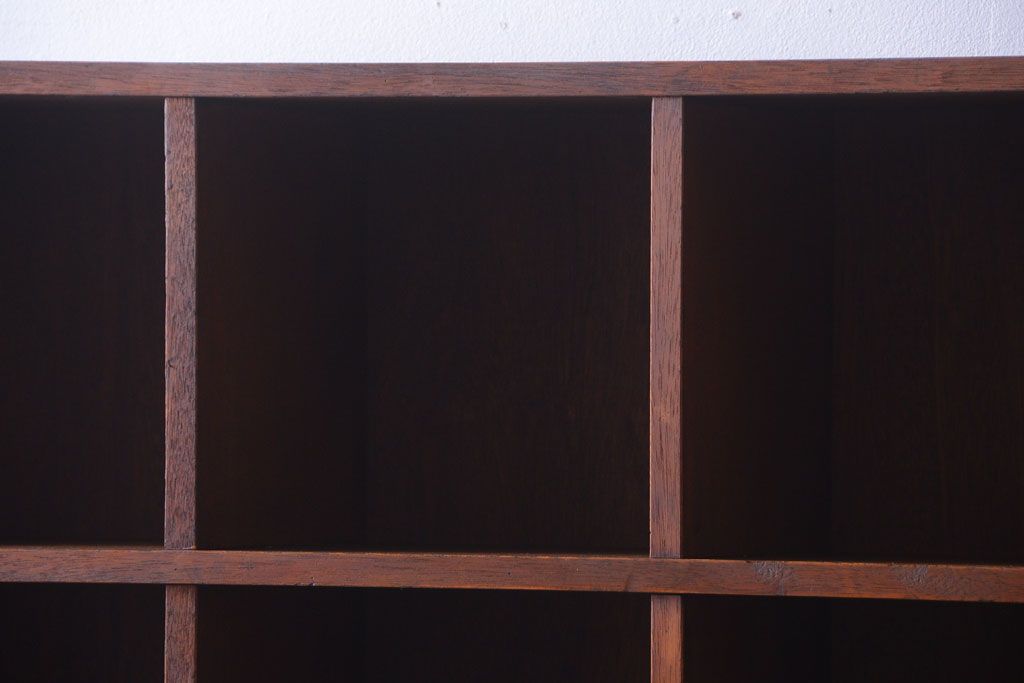 レトロ家具　昭和レトロ　特大サイズ!古い木製のアンティークマス目棚