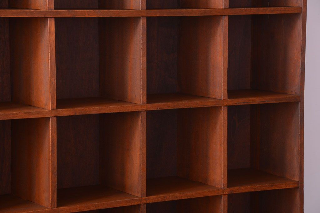 レトロ家具　昭和レトロ　特大サイズ!古い木製のアンティークマス目棚