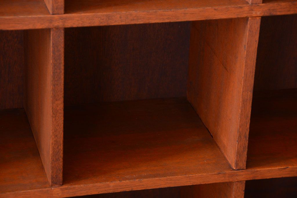 レトロ家具　昭和レトロ　特大サイズ!古い木製のアンティークマス目棚