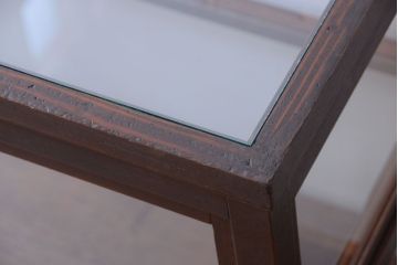 アンティーク家具　和製アンティーク　小振りな鉄脚付きガラスケース