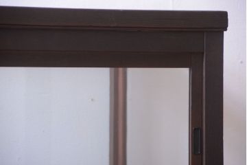 アンティーク家具　和製アンティーク　小振りな鉄脚付きガラスケース