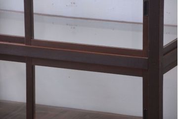 アンティーク家具　和製アンティーク　小振りな鉄脚付きガラスケース