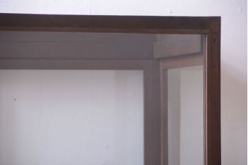 アンティーク家具　和製アンティーク　小振りな鉄脚付きガラスケース