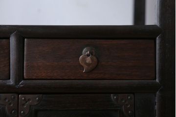 中古　民芸家具　高級感あふれる縦型李朝棚(飾り棚)