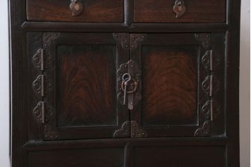 中古　民芸家具　高級感あふれる縦型李朝棚(飾り棚)