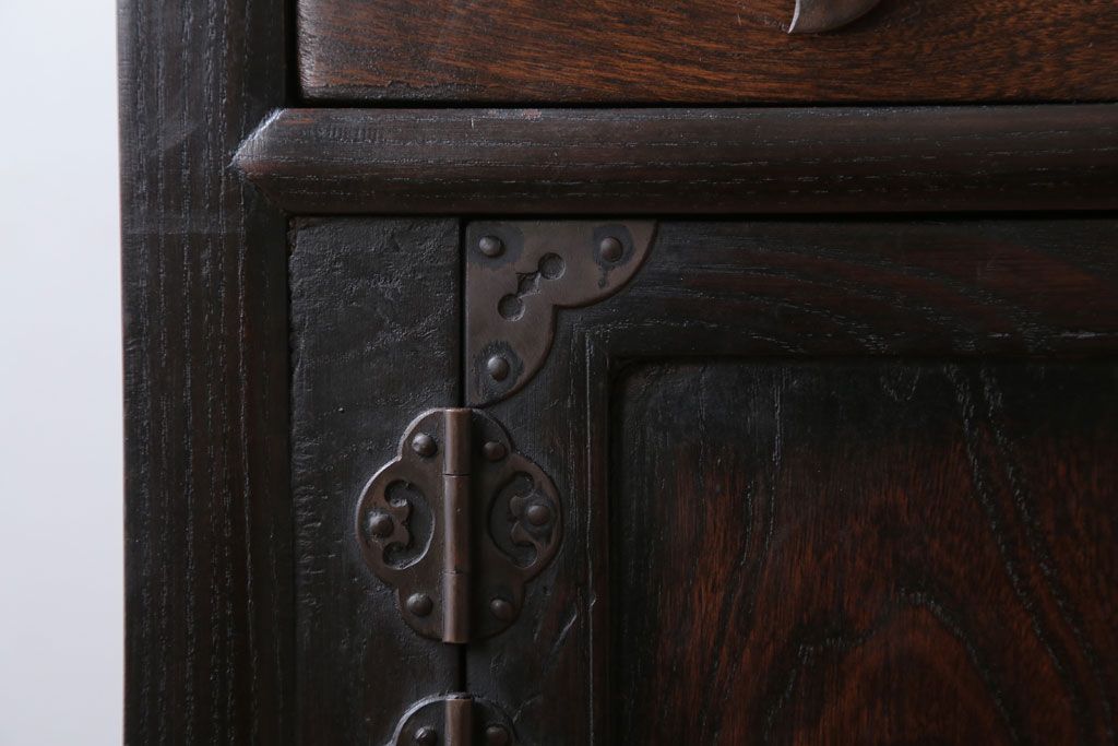 中古　民芸家具　高級感あふれる縦型李朝棚(飾り棚)