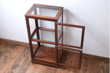 アンティーク家具　アンティーク　2面扉の小さなガラスケース