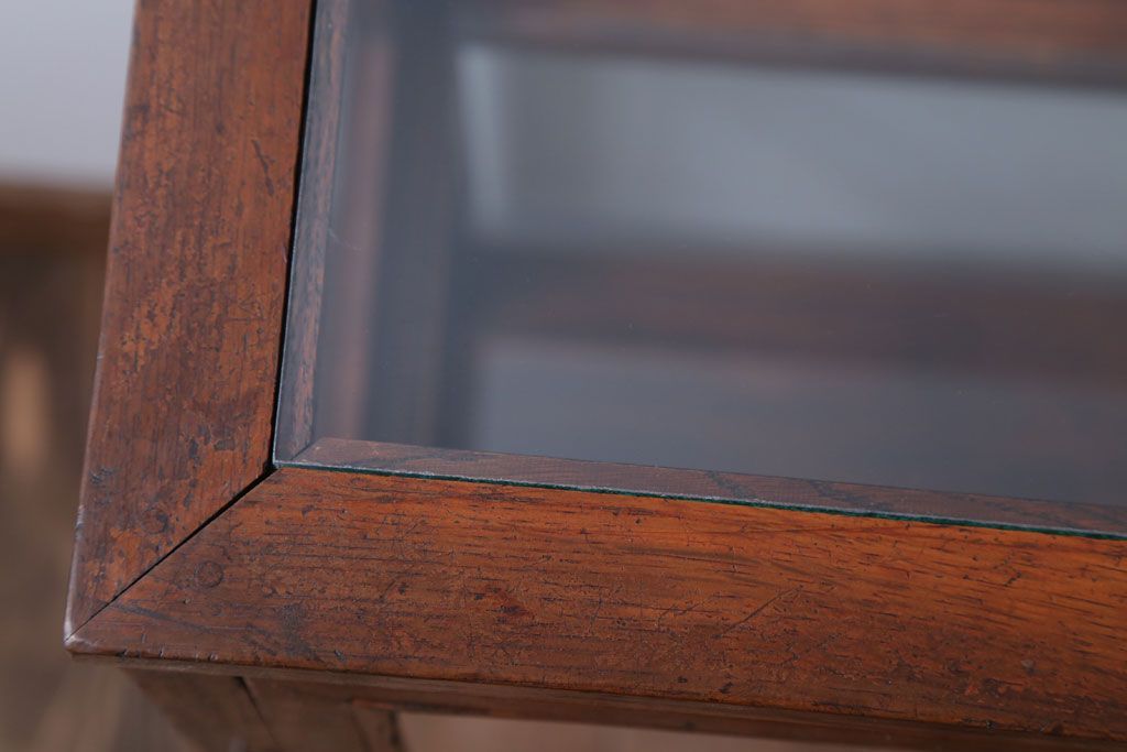 アンティーク家具　アンティーク　2面扉の小さなガラスケース