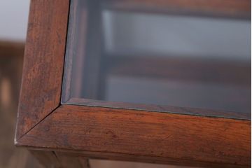 アンティーク家具　アンティーク　2面扉の小さなガラスケース