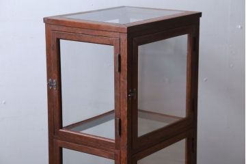 アンティーク家具　アンティーク　2面扉の小さなガラスケース