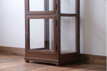アンティーク家具　アンティーク　2面扉の小さなガラスケース