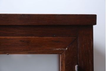 アンティーク家具　アンティーク　2面扉の小さなガラスケース