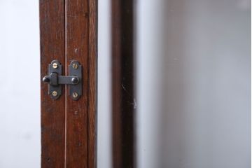 アンティーク家具　アンティーク　2面扉の小さなガラスケース